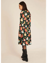 Women In Flowers Short Dress