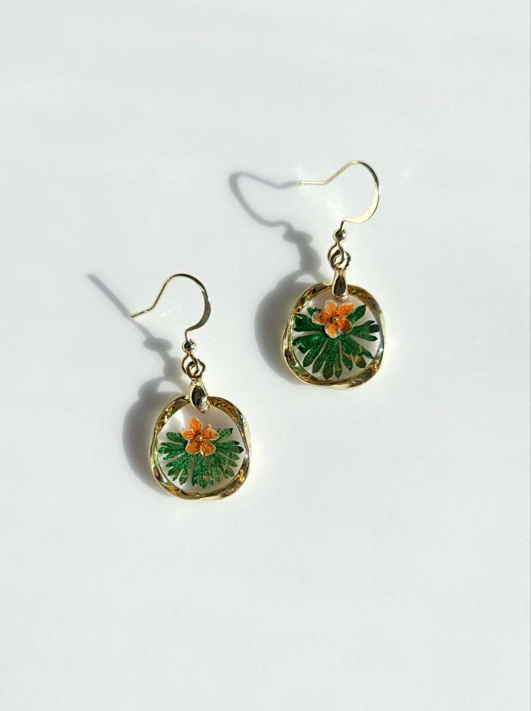 Cica Didiscus Flower Earrings