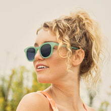 Este - Milky Jade / Gradient Smoke Polarized Lens Sunglasses