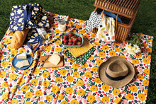 Full Bloom Tablecloth (90 x 60 inches)