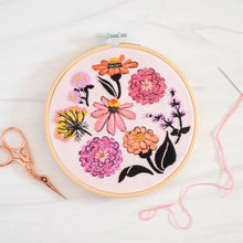 Zinnia Premium Embroidery Kit 6"