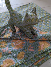 Cat & Quilt Block Printed Dohar Set